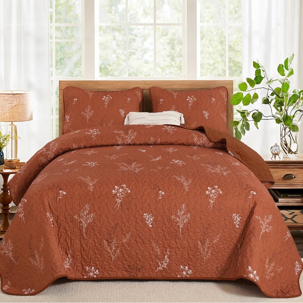 Elegant Floral Brown Quilt Set